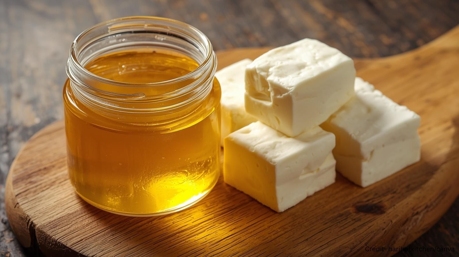 “शुद्ध और मिलावटी घी व पनीर की वास्तविक फोटो, जिसमें खाने की बनावट और रंग का अंतर साफ दिखाई दे रहा है”